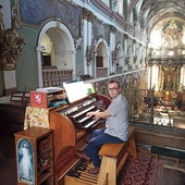 Marzeniem Szymona Wołocha jest inwentaryzacja parafialnych zbiorów muzycznych z terenu ziemi kłodzkiej.