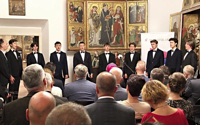 Krótki koncert w czasie uroczystości dał chór Pueri Cantores Tarnovienses. 