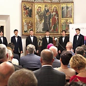 Krótki koncert w czasie uroczystości dał chór Pueri Cantores Tarnovienses. 