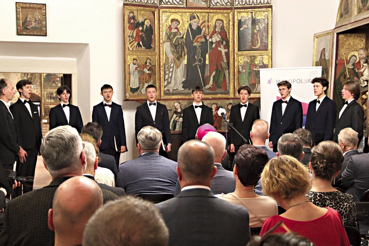 Krótki koncert w czasie uroczystości dał chór Pueri Cantores Tarnovienses. 