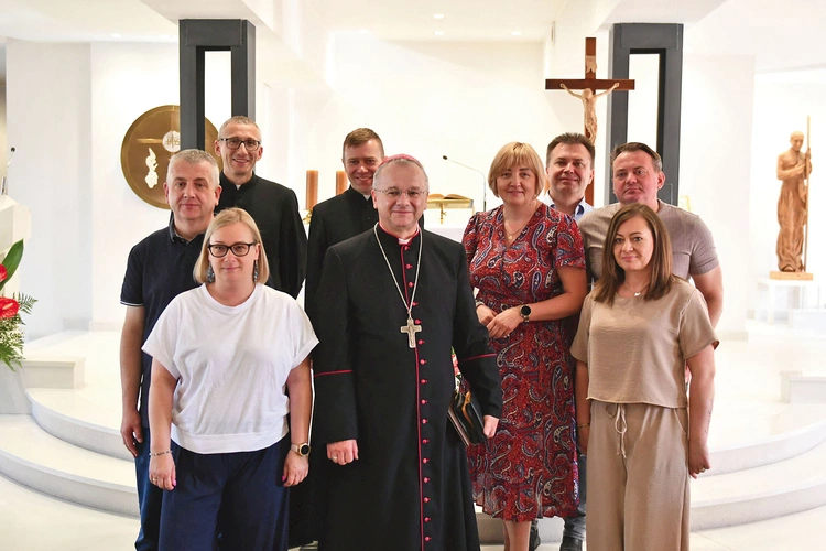 Spotkanie, trwające od rana do późnego popołudnia, obejmowało: liturgię godzin, adorację Najświętszego Sakramentu, Mszę św., konferencję. Obecny był także bp Tadeusz Lityński.