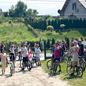 Na takie wycieczko-pielgrzymki okolice Wołowa nadają się świetnie. Rozległe lasy i tereny ciągnące się w stronę Odry stwarzają wiele możliwości.