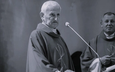 Ks. Stefan Sut, gdy tylko stan zdrowia na to pozwalał, odwiedzał rodzinne strony. Spocznie na miejscowym cmentarzu w Domaniewicach.