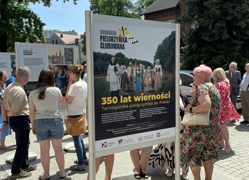 Wystawa plenerowa o ślubowanej pielgrzymce tarnogórskiej