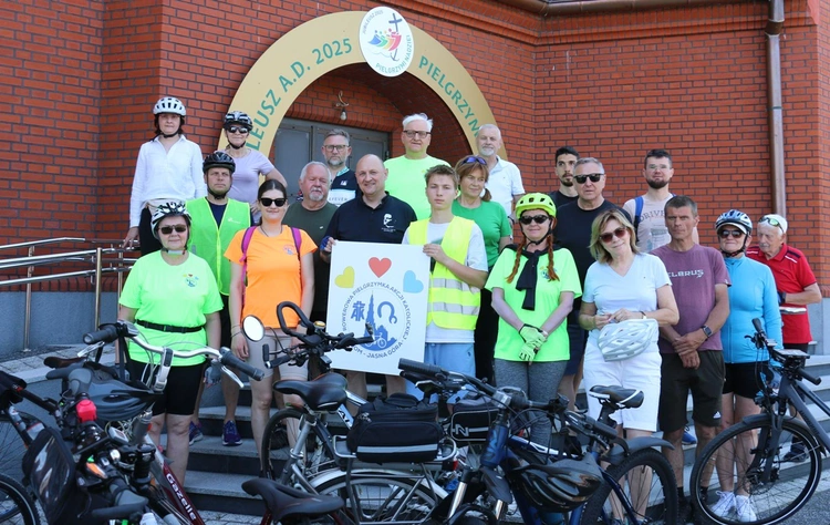 Pielgrzymi wyruszyli sprzed kościoła Matki Bożej Częstochowskiej.