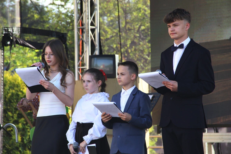 Odsłonięcie muralu z Prymasem Tysiąclecia w Łękach Górnych