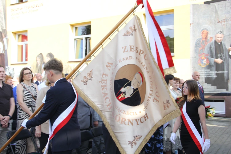 Odsłonięcie muralu z Prymasem Tysiąclecia w Łękach Górnych