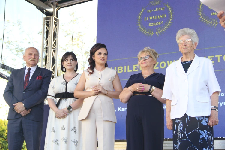 Odsłonięcie muralu z Prymasem Tysiąclecia w Łękach Górnych