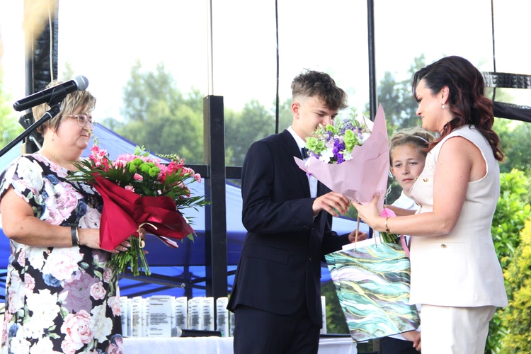 Odsłonięcie muralu z Prymasem Tysiąclecia w Łękach Górnych