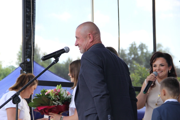 Odsłonięcie muralu z Prymasem Tysiąclecia w Łękach Górnych