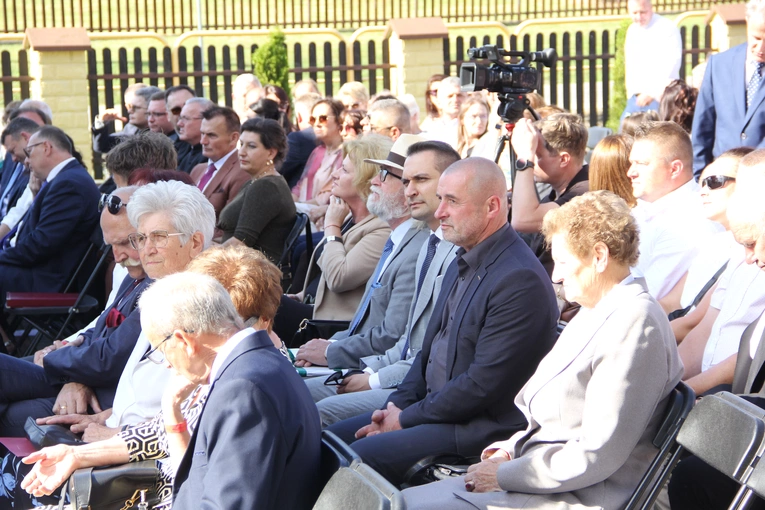Odsłonięcie muralu z Prymasem Tysiąclecia w Łękach Górnych