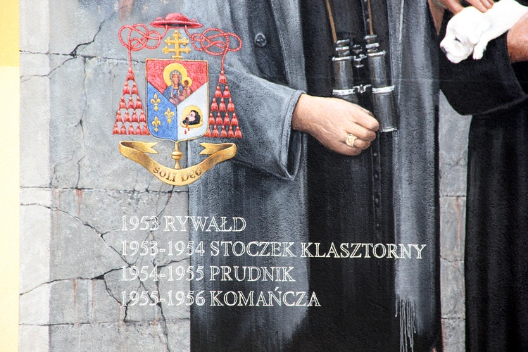 Odsłonięcie muralu z Prymasem Tysiąclecia w Łękach Górnych