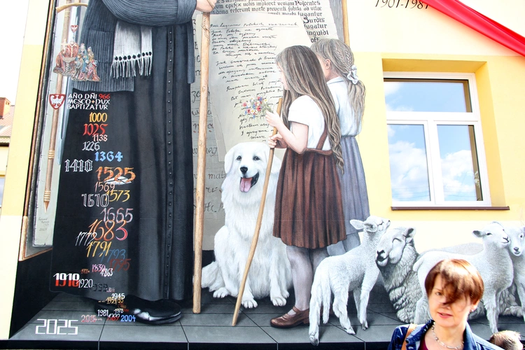 Odsłonięcie muralu z Prymasem Tysiąclecia w Łękach Górnych