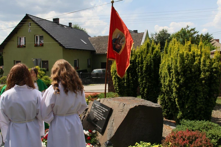 Niemysłowice. Upamiętnienie Polaków zamordowanych na Kresach Wschodnich