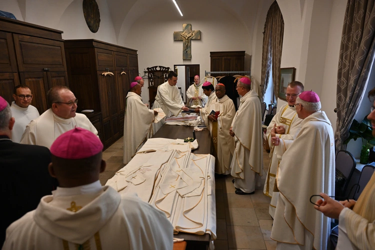 Sakra afrykańskiego biskupa - cz. 1