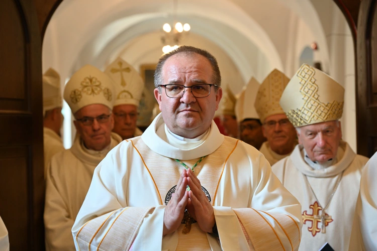 Sakra afrykańskiego biskupa - cz. 1