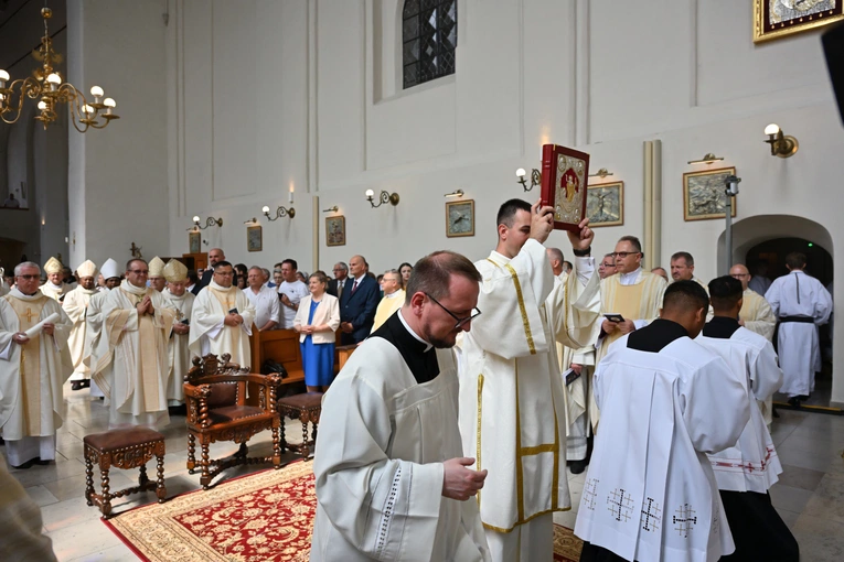 Sakra afrykańskiego biskupa - cz. 1