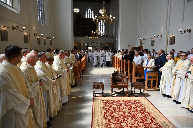 Sakra afrykańskiego biskupa - cz. 1