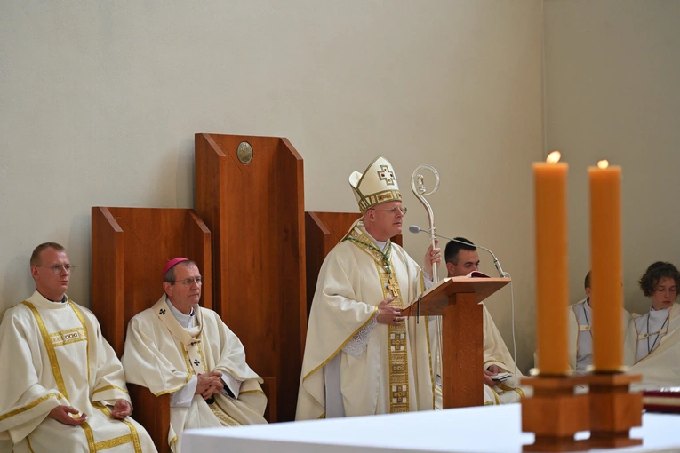 Sakra afrykańskiego biskupa - cz. 1