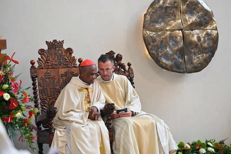 Sakra afrykańskiego biskupa - cz. 1