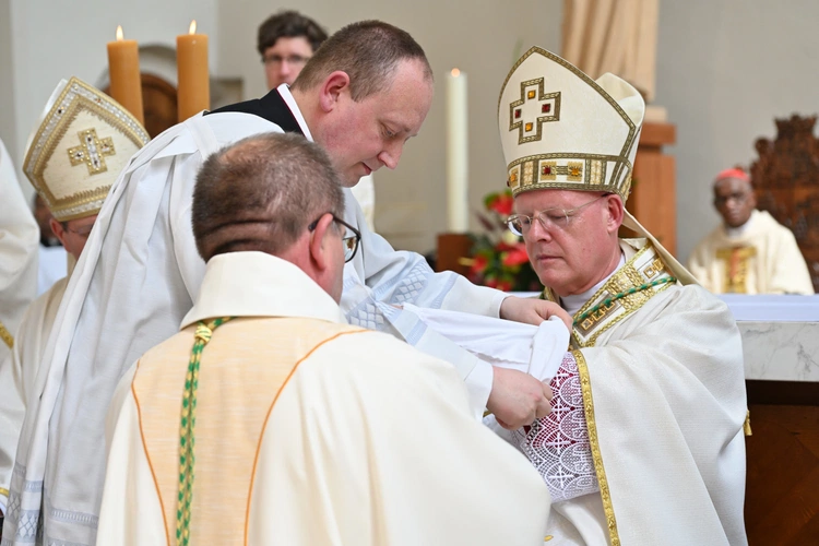 Sakra afrykańskiego biskupa - cz. 2