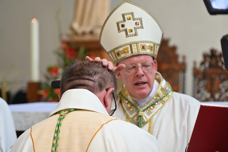 Sakra afrykańskiego biskupa - cz. 2