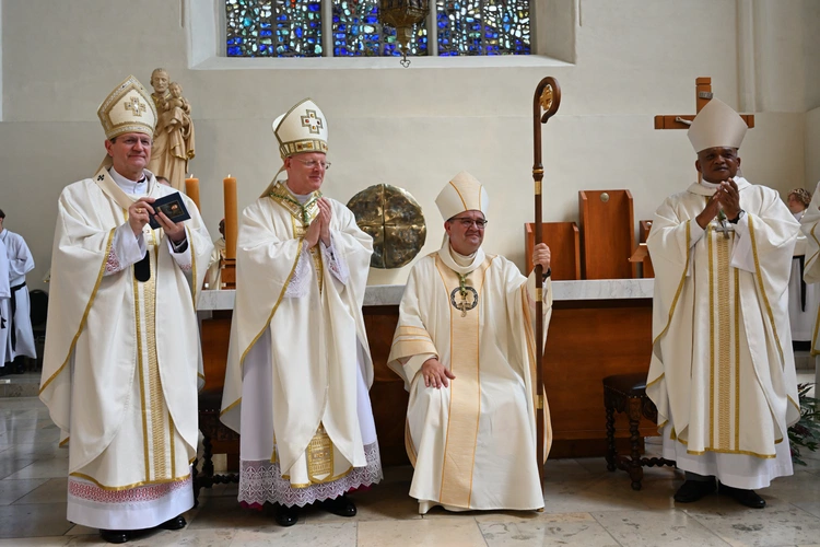 Sakra afrykańskiego biskupa - cz. 2