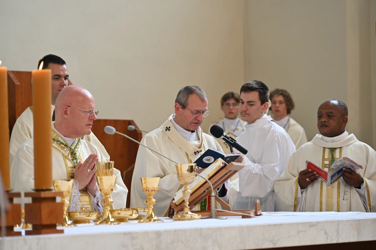 Sakra afrykańskiego biskupa - cz. 2