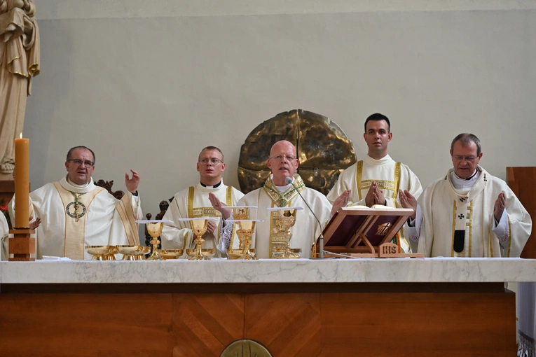 Sakra afrykańskiego biskupa - cz. 2