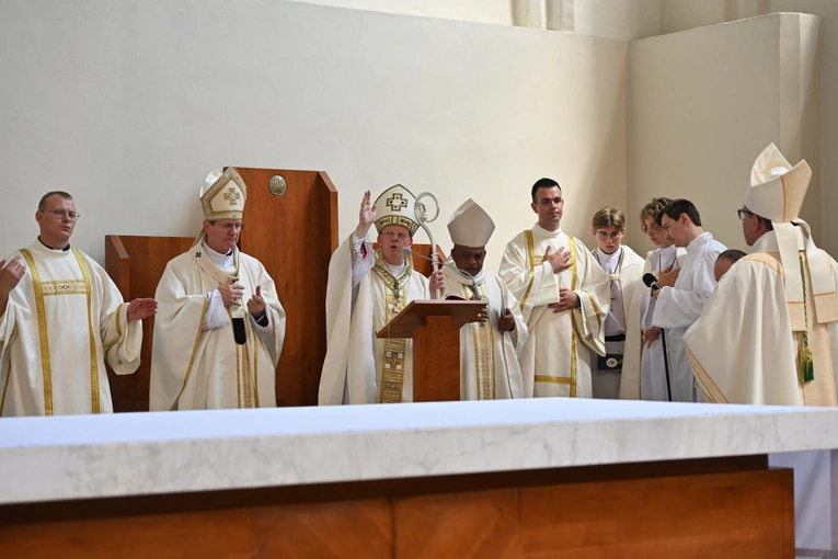 Sakra afrykańskiego biskupa - cz. 2