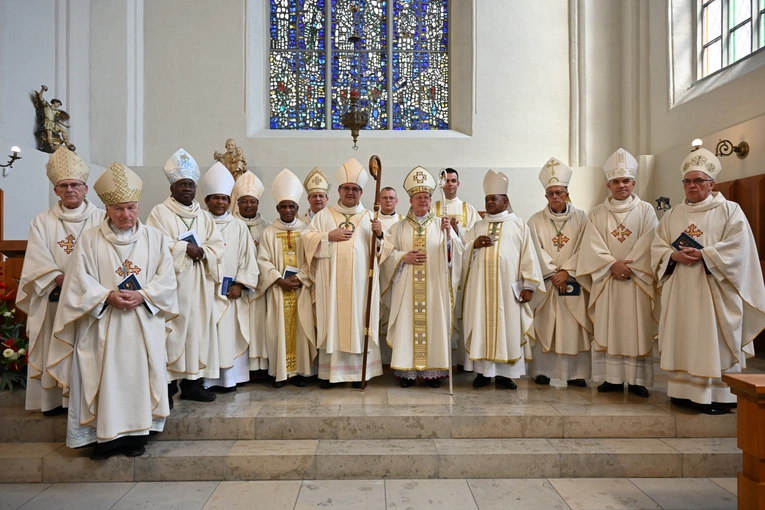 Sakra afrykańskiego biskupa - cz. 2