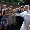 „Witamy! Niech żyje Papież!” Leon XIV przybył do Castel Gandolfo