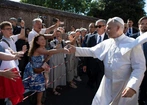 „Witamy! Niech żyje Papież!” Leon XIV przybył do Castel Gandolfo