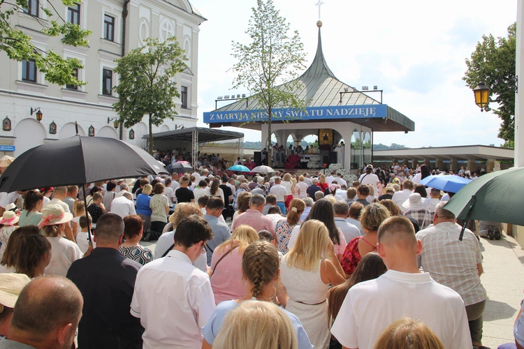 Złote serce, złota róża i prośba z czterech stron diecezji