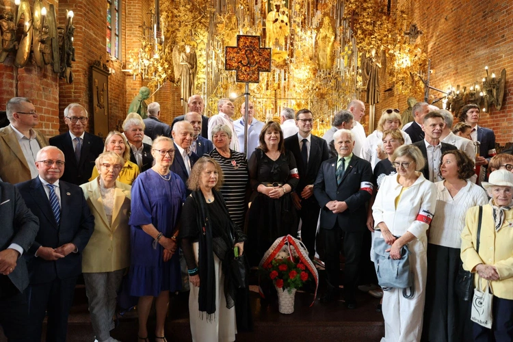 Poświęcenie krzyża Solidarności Walczącej
