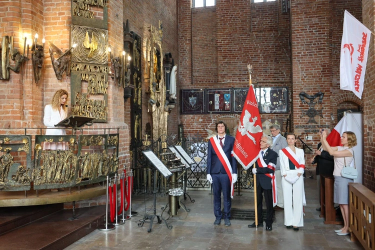 Poświęcenie krzyża Solidarności Walczącej