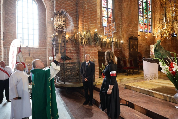 Poświęcenie krzyża Solidarności Walczącej