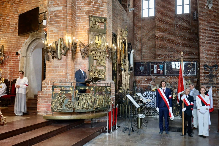 Poświęcenie krzyża Solidarności Walczącej