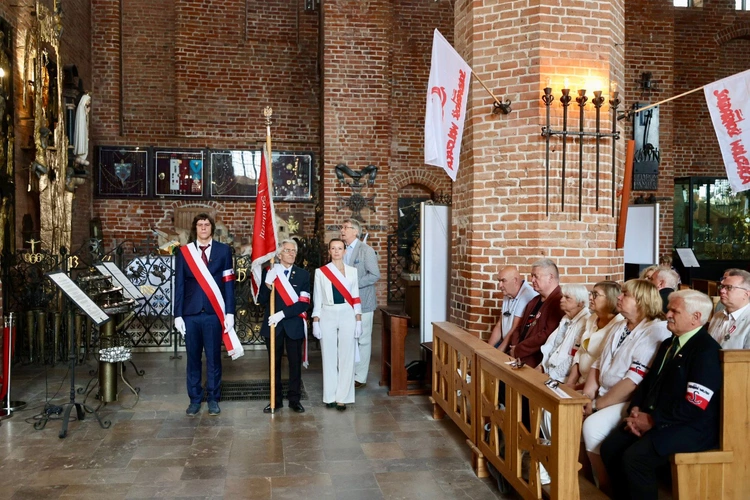 Poświęcenie krzyża Solidarności Walczącej
