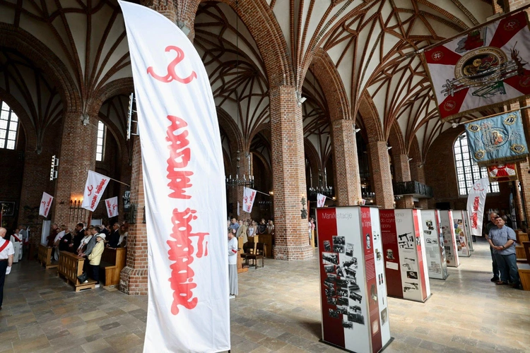 Poświęcenie krzyża Solidarności Walczącej