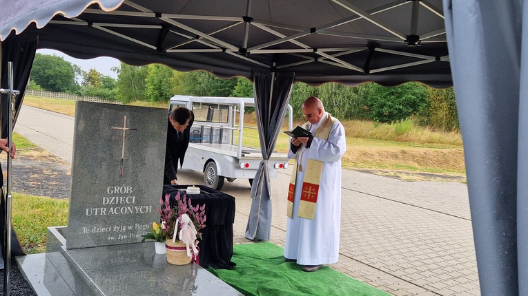 Pogrzeb dzieci utraconych