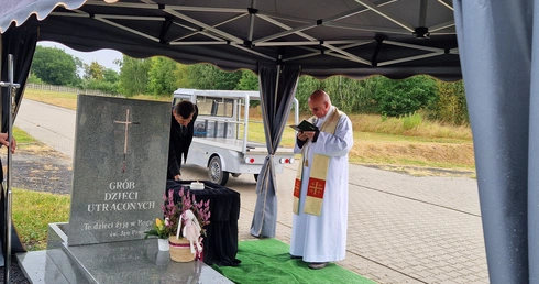 Pogrzeb dzieci utraconych
