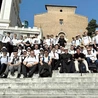 Seminarzyści krakowscy i bielsko- -żywieccy ze swoimi przełożonymi na pielgrzymim szlaku. 