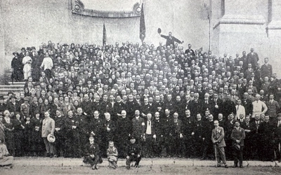  Pamiątkowe zdjęcie śląskich pielgrzymów z 1925 r.