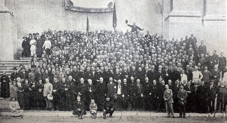  Pamiątkowe zdjęcie śląskich pielgrzymów z 1925 r.
