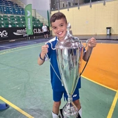 Przechodnie trofeum będzie dumnie stać u nich przez rok. 
