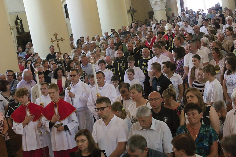 Spotkanie rozpoczęła Eucharystia w wąwolnickiej bazylice. 