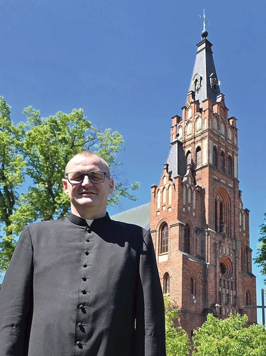 Ks. Sebastian Krupniewski przeżył 47 lat, w tym 23 lata w kapłaństwie. Jego pobyt w Gozdowie zapisał się w dwóch wymownych znakach: w rozmodleniu wiernych i odnowieniu prezbiterium.
