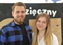 Julia i Bartłomiej, kiedyś nastolatkowie, dziś małżonkowie,  są wdzięczni Bogu za czas  u dominikanek.