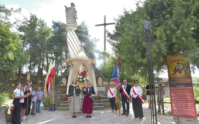 Przy kapliczce  nad Smolnikiem.